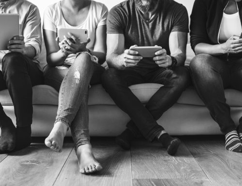 Estudios concluyen que el abuso de las pantallas puede afectar a la salud bucodental