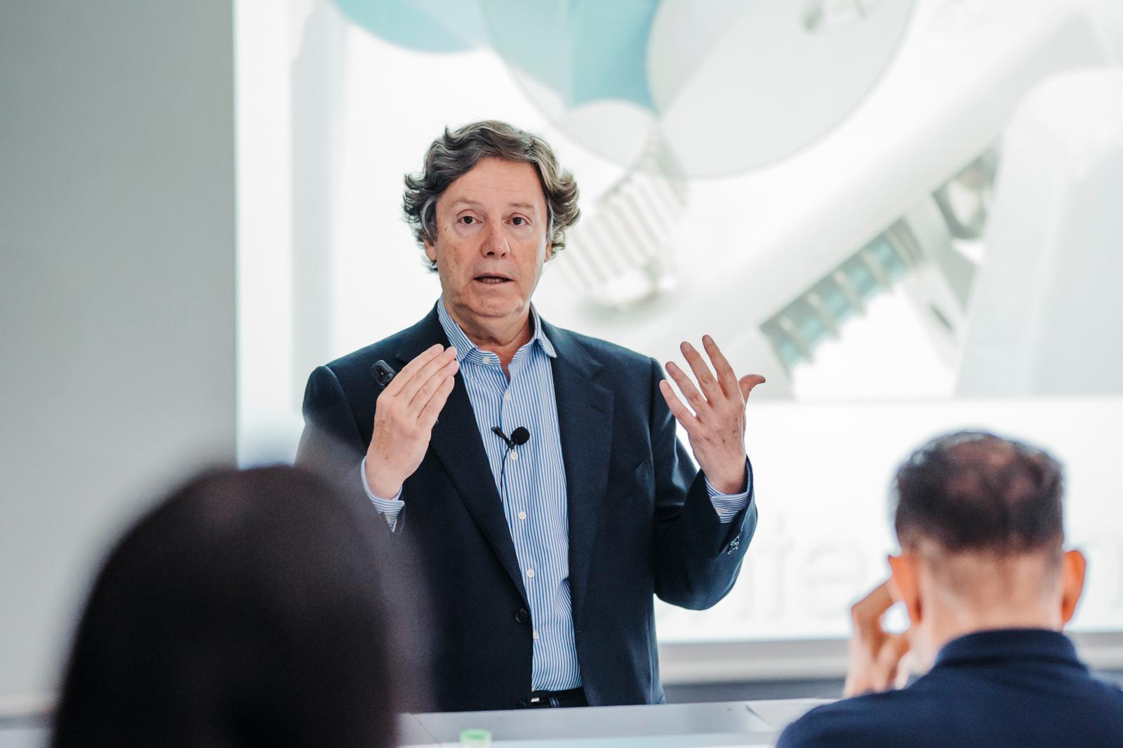 Doctor José Rábago Vega.